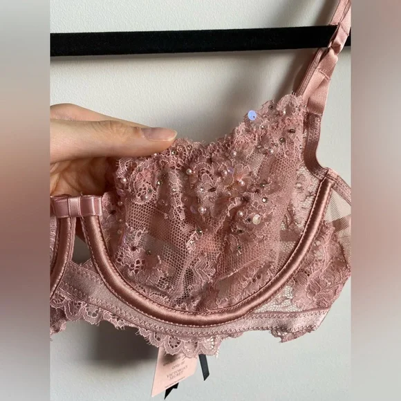 BNWT Designer Collection Victoria’s Secret Lace and Beaded Unlined Bra - Picture 2 of 5